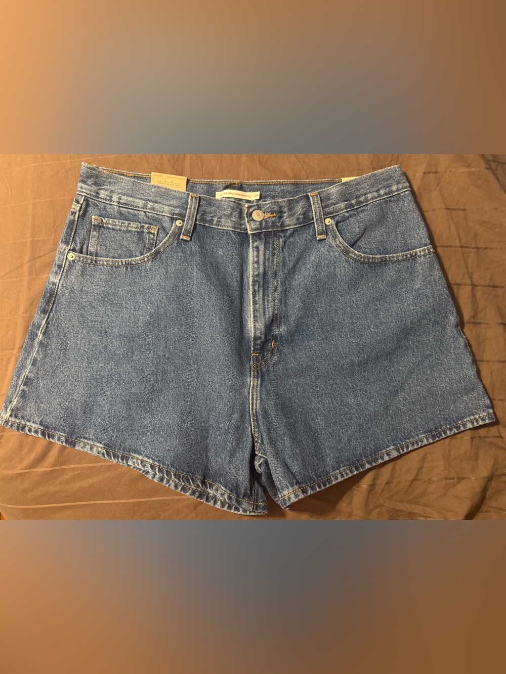 Levi’s High Waisted Mom Shorts Womens size 34 - Picture 3 of 6